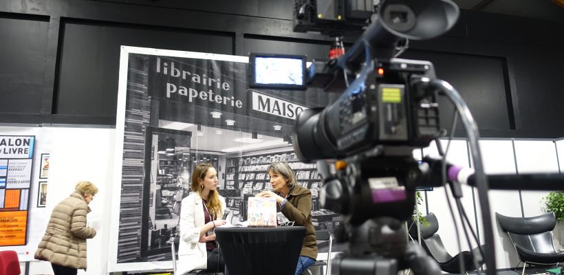 Les auteurs se succèdent au micro de nos étudiants au Salon du Livre